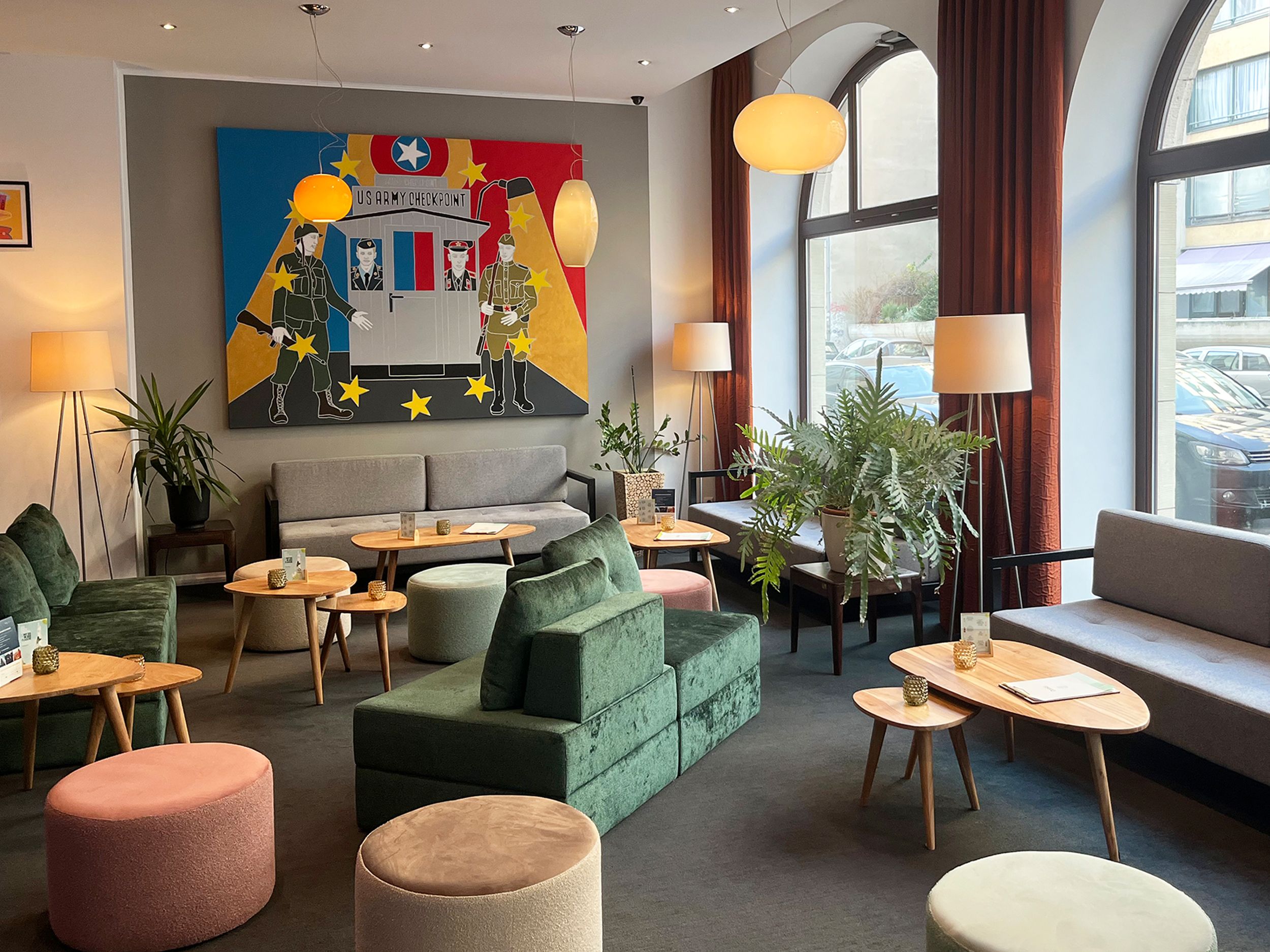 Hotelbar mit Sitzgelegenheiten